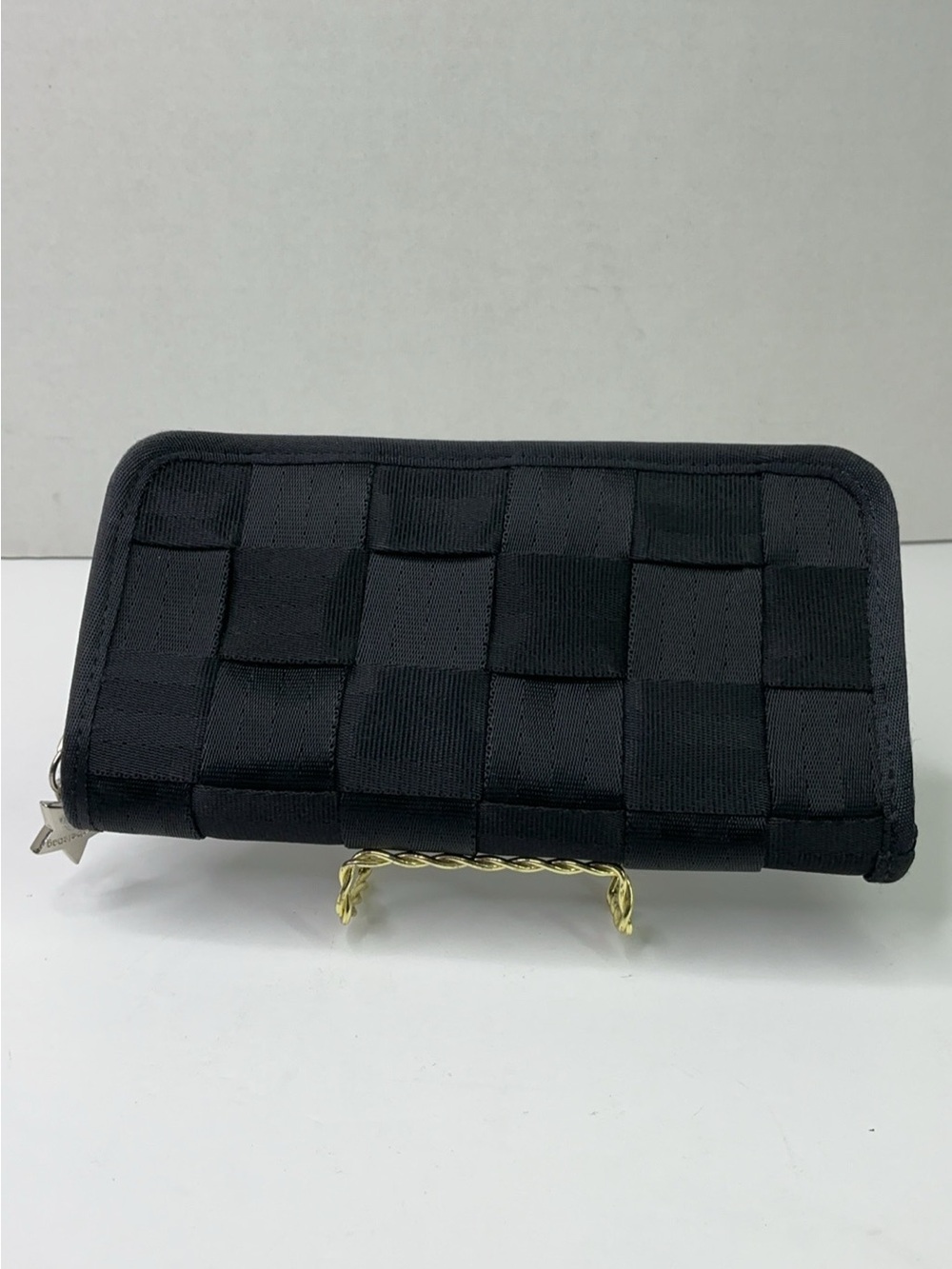 Harveys Seatbelt Bag wallet features black woven webbing and a gray. - Picture 4 of 11